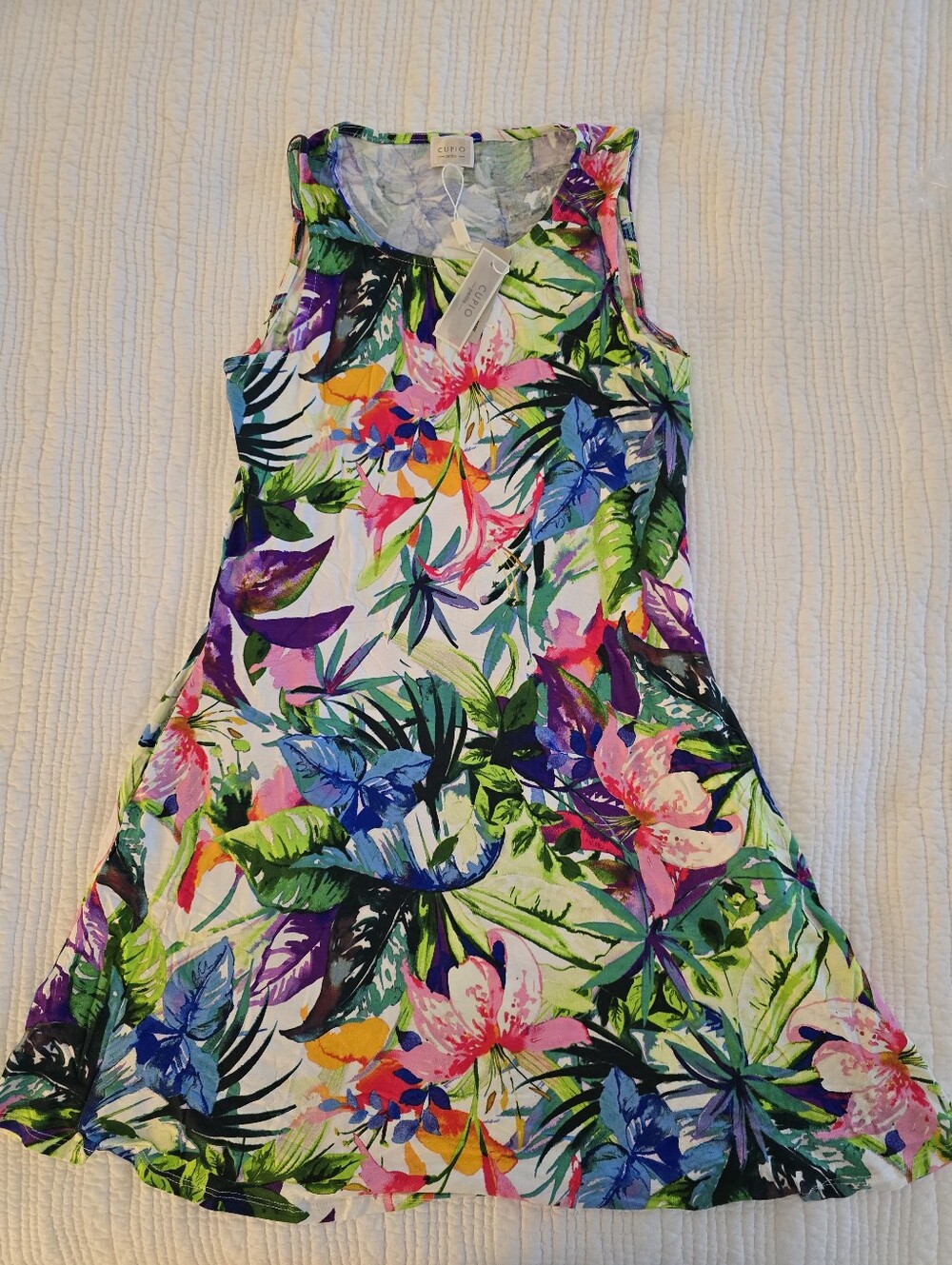Beautiful Dress! - Picture 4 of 4